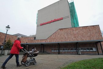 Erste zwei Theater verlängern Bühnen-Lockdown bis ins Jahr 2022 -