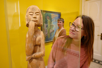 Ersteigert! Chemnitz bekommt bedeutende Heckel-Skulptur aus Gerlinger-Sammlung - Blick in die Ausstellung mit der "Stehenden" in den Kunstsammlungen Chemnitz.