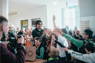 Erster Abgang der Niners Chemnitz: Der emotionale Abschied von Nelson Weidemann - "Der Abschied fällt mir nicht leicht", sagt Nelson Weidemann, der beim Saisonabschlussfest immer von Fans umringt war. 