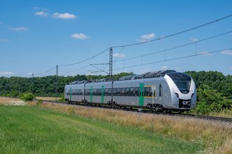 Erster Akku-Triebzug ist in Chemnitz eingetroffen: Fahrgäste müssen sich aber noch gedulden - Das Foto entstand bei einem Test des neuen Zuges im VUZ Testcenter in Cerhenice/Tschechien.