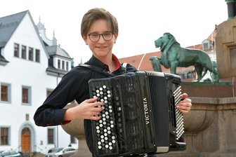 Erster Antritt – großer Erfolg: Luka Dorotsky aus Freiberg erfolgreich bei „Jugend musiziert“ - Luka Dorotsky aus Freiberg, hier auf dem Obermarkt, war bei „Jugend musiziert“ erfolgreich.