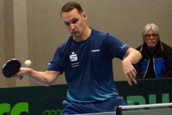 Erster Auswärtserfolg für Reichenbacher Landesliga-Tischtennisspieler: Ein Zugang sticht heraus - Marc Raithel setzte sich in Leipzig gegen die Top-Leute durch.