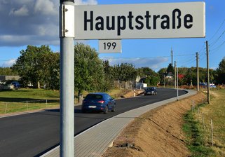 Erster Bauabschnitt an der Ortsdurchfahrt Rossau fertiggestellt - Die neu gebauten Ortsdurchfahrt durch Rossau.