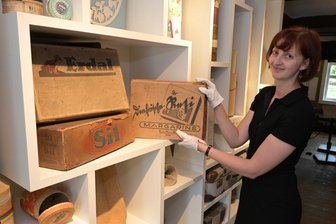 Erster Bauabschnitt der Papiermühle ist Geschichte - Ab morgen können Interessierte die Papiermühle besuchen - im Bild Museumsleiterin Paula Stötzer.