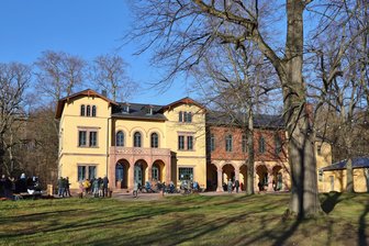 Erster Bergadvent in Rochlitz lockt hunderte Gäste - Am Waldschlösschen fand der erste Bergadvent am Sonntag statt und lockte viele Besucher.