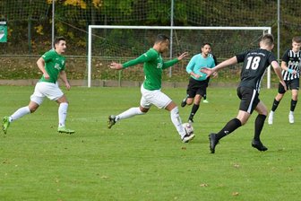 Erster Heimsieg in dieser Saison: Thalheimer Fußballer beweisen im Derby gegen Stollberg Effizienz - Thalheims Patrick Ströhle (am Ball) erzielte gegen den FC Stollberg seine ersten beiden Tore in dieser Saison.