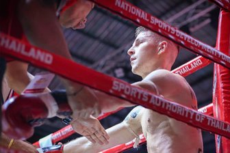 Erster Kampf nach langer Verletzungspause: Der Halswirbel hält - Im Ring fühlt sich Marvin Dittrich wohl. Der Muay-Thai-Kämpfer hat in Bangkok nach langer Pause wieder einen Kampf bestritten.