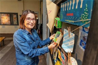 Erster Musiksalon in der Alten Stickerei Grünbach - Bisher hat Petra Gronem-Schlosser in der Stickerei meist Ausstellungen organisiert. Jetzt erklingt dort Musik.