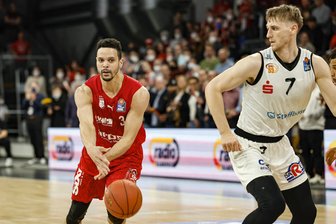 Erster Neuzugang der Niners Chemnitz für die neue Saison steht fest - In der vergangenen Saison waren sie noch Gegner, ab der kommenden spielen sie zusammen in Chemnitz: Dominic Lockhart (links, hier im Dress von Brose Bamberg) und Jonas Richter von den Niners.