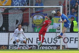 Erster Neuzugang für die neue Saison: FC Erzgebirge Aue verpflichtet Regionalliga-Topscorer - Erik Weinhauer, hier trifft er im Auswärtsspiel beim FSV Zwickau zur zwischenzeitlichen 1:0-Führung für den FC Carl Zeiss Jena, stürmt in der neuen Saison für den FC Erzgebirge Aue.