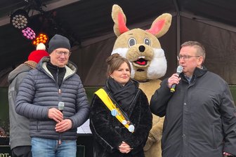 Erster öffentlicher Auftritt nach verlorener Wahl: Wie geht es dem Oelsnitzer OB Mario Horn? - Oberbürgermeister Mario Horn (rechts) und Sperkenprinzessin Lisa Hohberger (Mitte).