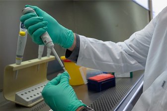 Erster Omikronfall im Vogtland bestätigt - Im Labor hat sich jetzt der erste Omikronfall im Vogtlandkreis bestätigt.