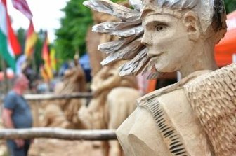 Erster Preis für slawischen Sonnengott aus Holz - 