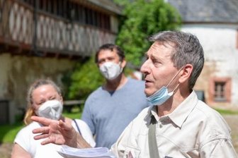 Erster Rundgang durchs Schloss -