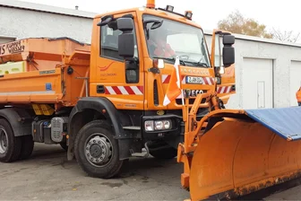 Erster Schneefall beeinträchtigt Straßenverkehr im Landkreis Zwickau nicht - Auch in der Stadt Zwickau hatten die Mitarbeiter des städtischen Bauhofes ihren ersten Einsatz in diesem Winter.