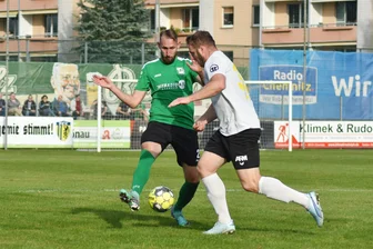 Erster Sieg seit August: Freiberger Kicker beenden Negativserie - Ladehemmung beseitigt: Rico Thomas erzielte am Sonntag in Chemnitz das 2:0 für seine Freiberger und damit seinen ersten Treffer nach fünf torlosen Pflichtspielen. Es war das sechste Saisontor des Freiberger Spielertrainers.