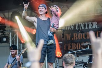 Erster Tag des 25. Rock-am-Berg-Festivals in Marienberg: bestes Wetter und super Stimmung - THROUGH DEVASTATION