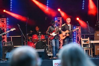 Erstes Chemnitzer Rockfest: Stimmungskanonen rocken auf der Küchwaldbühne - Eine von vier Gruppen, die beim 1. Chemnitzer Rockfest auf der Küchwaldbühne für Stimmung sorgten, war die Texas-Dutchman-Band.