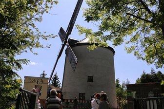 Erstes Flügeldrehen in Syrau in diesem Jahr - Die Windmühle Syrau ist beliebt.