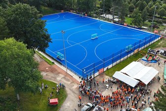 Erstes Hockey-Kunstrasenfeld in Chemnitz eröffnet - Das kräftige Blau des Kunstrasens ist ein besonderer Hingucker.