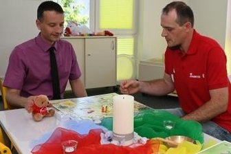 Erstes Kinder-Trauerzentrum eröffnet - Ingo Reichel und Sebastian Brückner im neuen Trauerzentrum. 