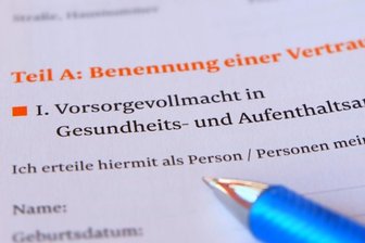 Wer soll sich um meine Angelegenheiten kümmern, wenn ich selbst nicht mehr dazu in der Lage bin? Mit einer Vorsorgevollmacht kann ich einen Bevollmächtigten für den Fall der Fälle selbst festlegen.