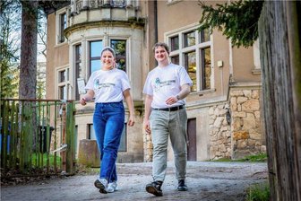 Erstes Open Air in Flöha: Jugendstimme rockt am Rosenheim - Linda Kircheis und Rik Feldten vor dem Jugendzentrum „Ufo“: Sie haben sich etwas Neues ausgedacht, um junge Menschen in Flöha anzusprechen und einzubinden.