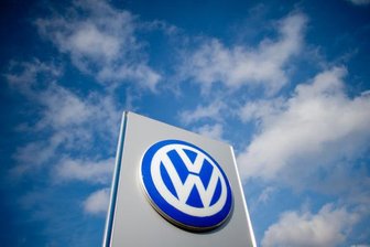 Erstes sächsisches Gericht gibt VW-Kunden recht - Aufgrund des Abgasskandals müssen sich deutsche Gerichte derzeit mit rund 2500 Klagen gegen Volkswagen oder VW-Händler befassen.