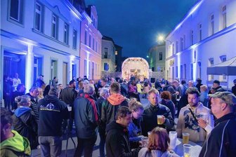 Erstes Straßenkonzert in Oelsnitz: "So etwas kann viel öfter stattfinden" - 