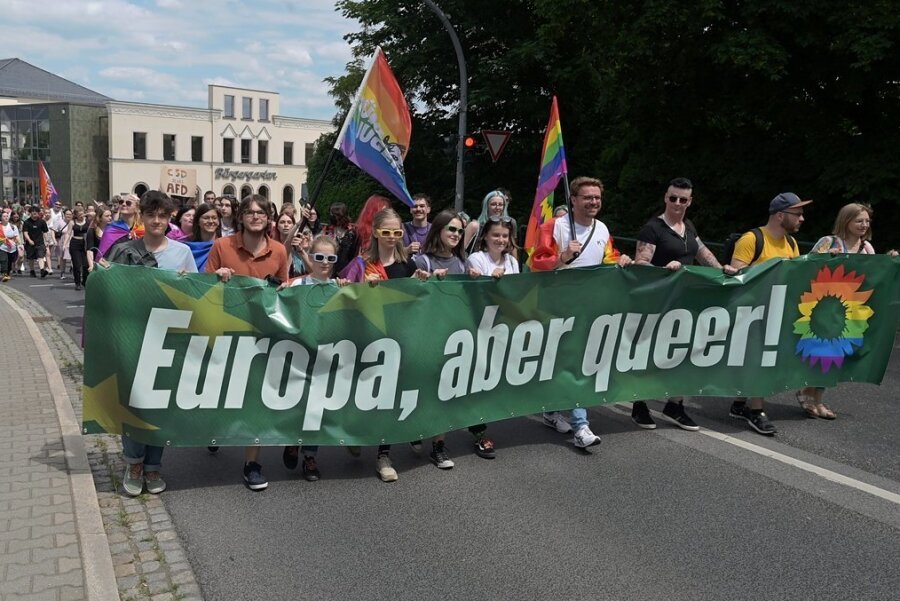 Erstmals Christopher Street Day in Frankenberg - In Stollberg gab es im Juni den ersten Christopher Street Day im Erzgebirge. Am Sonntag geht es nun "queer" durch Frankenberg. 