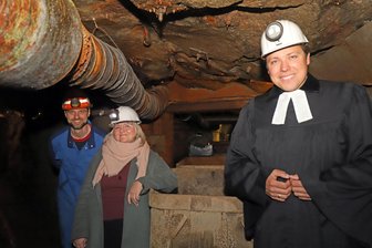 Erstmals Gottesdienst im Fels: Pfarrer Justus Geilhufe lädt Gläubige zu Fahrt unter Tage ein - Justus Geilhufe, Christin Böhme und Frank Reuter (v. r.) laden zum Gottesdienst im Fels ein.