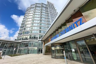 Erstmals Millionen-Defizit beim Klinikum Chemnitz: „Das ist Politikversagen“ - Chemnitz Blick auf den Eingangsbereich des Klinikum Chemnitz in der Flemmingstraße.