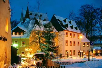 „Erwache, frohlocke…“: Festliches Weihnachtskonzert in einem Schloss im Erzgebirge - Im Schloss Schlettau erklingt am Samstag besinnliche und festliche Weihnachtsmusik.