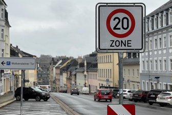 Erzgebirge: 20er-Zone in der Innenstadt erweitert - Die Kreisstadt hat die Tempo-20-Zone in der Innenstadt auf die Wolkensteiner Straße ausgeweitet. Das hat Gründe.