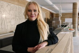 Erzgebirge: 25-Jährige wird Chefin in neuem Vier-Sterne-Hotel - Die künftige Hotelleiterin Melanie Walther im Empfangsbereich des Pawlow-Hotels.