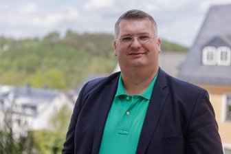 Erzgebirge: AfD-Mann wird im zweiten Anlauf Stellvertreter des Landrats - Torsten Gahler sitzt für die AfD nicht nur im Landtag, sondern auch im Kreistag des Erzgebirgskreises.