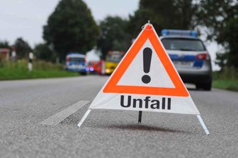 Erzgebirge: Audi und Mercedes kollidieren – 30.000 Euro Schaden - In Ehrenfriedersdorf hat sich ein Unfall ereignet.