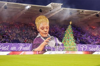 Erzgebirge Aue bekommt 35.000 Euro Strafe vom DFB aufgebrummt - Diese schön anzuschauende Choreografie der Fans wurde den Veilchen nun zum Verhängnis.
