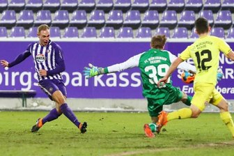 Florian Krüger (l.) trifft zum 1:1. 