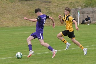 Erzgebirge Aue gegen Dynamo Dresden: Sachsen Werdau als Ausrichter des Sachsenpokal-Endspiels der C-Junioren sehr zufrieden - Eric Schreiber (links) traf für den FCE gegen Dynamo Dresden doppelt im Endspiel des Sachsenpokals der C-Junioren.