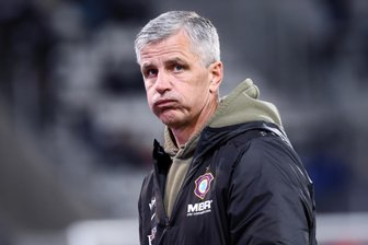 Erzgebirge Aue hat ein Problem: Nahezu die Hälfte aller Gegentore fällt nach Standards - Cheftrainer Jens Härtel muss die Standardschwäche seiner Mannschaft in den Griff bekommen.