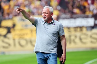 Erzgebirge Aue: „Ich hoffe, nächstes Jahr mehr Alternativen zu haben“ – Cheftrainer Dotchev wünscht sich mehr Kadertiefe - Erzgebirge-Aue-Cheftrainer Pavel Dotchev musste gegen Dynamo Dresden mehr Systemumstellungen vornehmen, als ihm lieb waren.