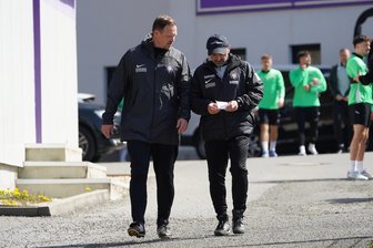 Erzgebirge Aue: Interimslösung startet mit klarer Ansage – „Wir brauchen Mut und Eier!“ - Khvicha Shubitidze (r.) und Enrico Kern (l.) leiteten am Montag ihre erste Trainingseinheit als sportlich Verantwortliche des FC Erzgebirge Aue.