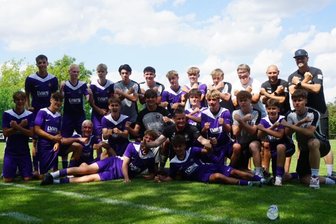 Erzgebirge Aue: Junge Veilchenkicker belohnen sich für „eine überragende Saison“ - Die U 16 des FC Erzgebirge Aue hat es geschafft: Nach einem Elfmeterkrimi war der Aufstieg in die Regionalliga perfekt.