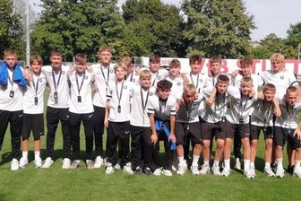 Erzgebirge Aue: Junge Veilchenkicker erleben besonderes Turnier - Die U 15 des FC Erzgebirge Aue hat ein hochkarätig besetztes Turnier in Stuttgart erlebt.