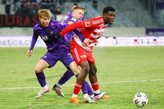 Erzgebirge-Aue-Leihspieler Paul Seidel unterschreibt Vertrag - Paul Seidel (l.), gemeinsam mit Erik Majetschak im Dreikampf mit Unions Mekhi hat ein neues Arbeitspapier unterschrieben.