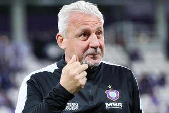 Erzgebirge Aue nach Niederlage gegen Regensburg: "Es tat natürlich richtig weh" - FCE-Trainer Pavel Dotchev trifft am Mittwochabend auf seinen alten Arbeitgeber. Dort soll unbedingt wieder ein Sieg her.