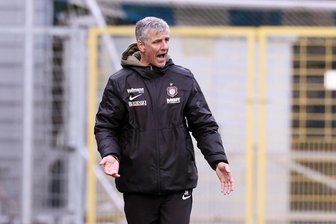Erzgebirge Aue nach Punktgewinn: Deutliche Worte zur Trainerfrage - Cheftrainer Jens Härtel.