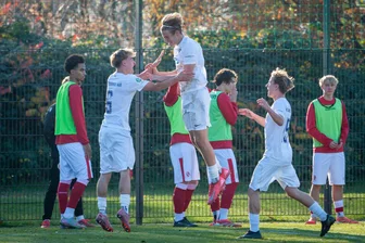 Erzgebirge Aue: Nachwuchsveilchen fiebern Traditionsderby gegen Himmelblau entgegen - Der Jubel der U 17 des FC Erzgebirge Aue über drei Punkte in Cottbus war groß. Nun folgt das Derby gegen Chemnitz.