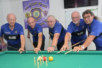 Erzgebirge Aue: Perfekte Hinrunde für die Billardkegler der Veilchen - Die Billardkegler des FC Erzgebirge Aue - im Bild (v. l.) Joachim Seiler, Jan Schuster, Jens Schwarz, Ralf Martin und Peter Kirst - führen die Tabelle an.